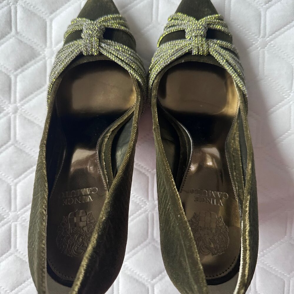 Brand New - Vince Camuto Faine Moss Green Velvet pointed toe heels, Sz 9